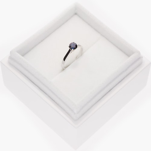 Pierścionek zaręczynowy SAVICKI: białe złoto, niebieski szafir